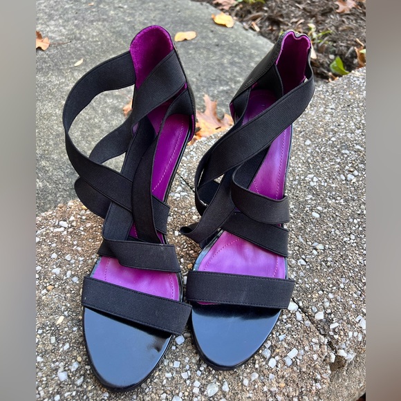 Tahari Ashley Black Sandals - Picture 3 of 11